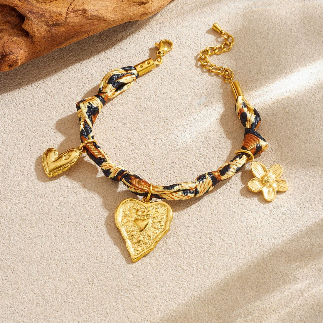 Wholesale Women's Vintage Leopard Print Gold Plated Stainless Steel Heart Shape Pendant Bracelet - Image 2