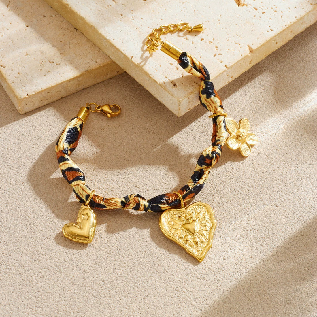 Wholesale Women's Vintage Leopard Print Gold Plated Stainless Steel Heart Shape Pendant Bracelet - Image 3