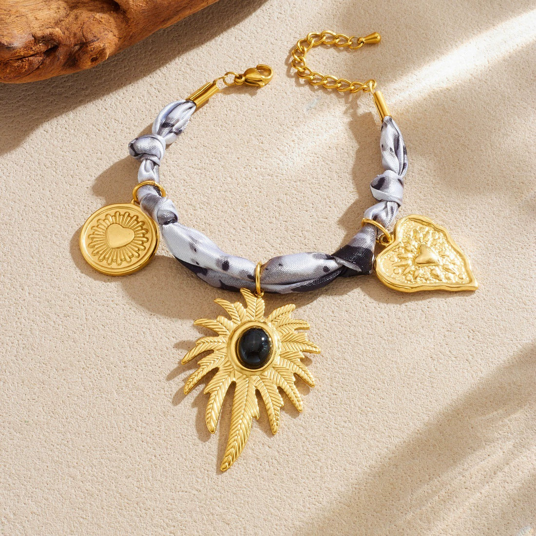 Wholesale Women's Vintage Plants And Flowers Pattern Stainless Steel Electroplated Leaf Heart Necklace And Bracelet Set - Image 3