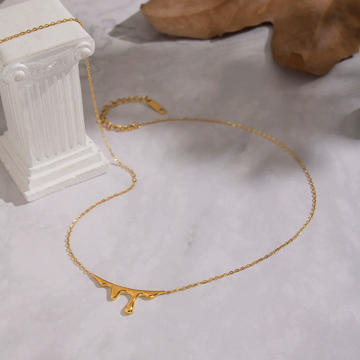 Wholesale Women's Waterdrop Irregular Pendant Necklace With 18K Real Gold Pvd Vacuum Plating In Casual Style - Image 4