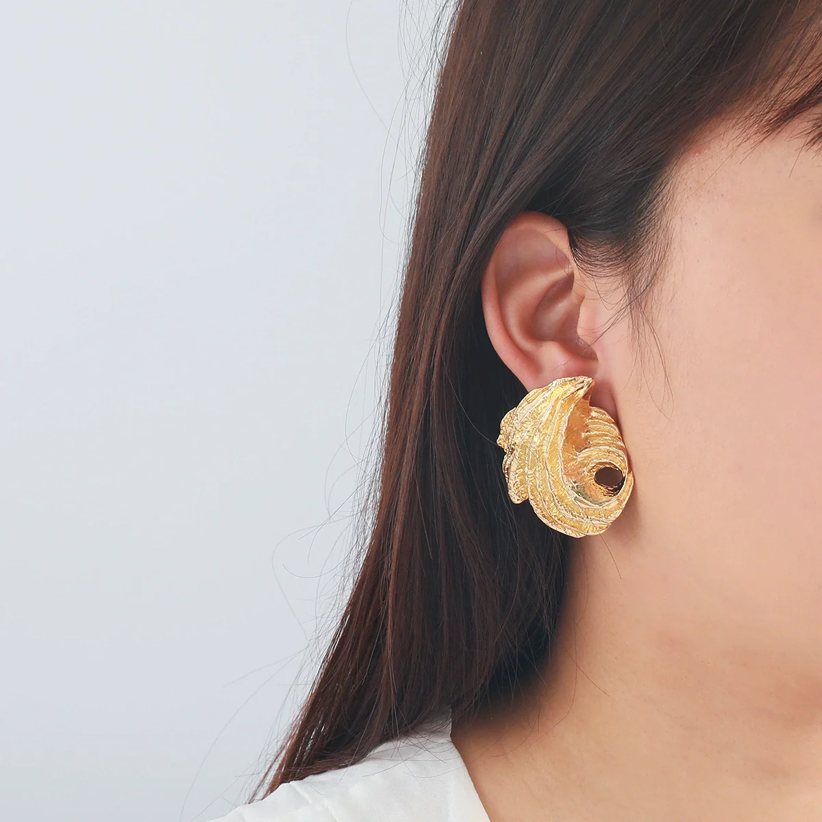 Wholesale Women's Zinc Alloy Geometric Screwshaped Wings Hollowout Electroplated Earrings