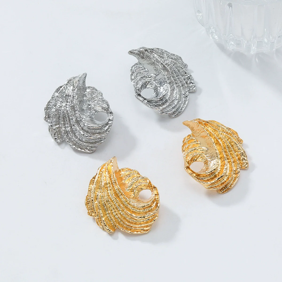 Wholesale Women's Zinc Alloy Geometric Screwshaped Wings Hollowout Electroplated Earrings - Image 3