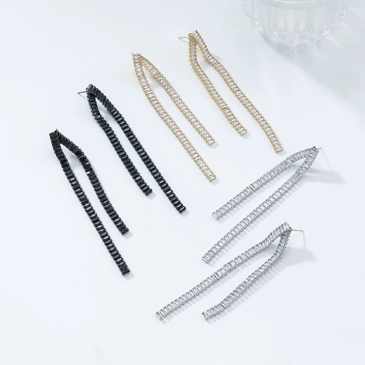 Wholesale Women's Zinc Alloy Geometric Tassel Chain Earrings Set With Diamonds Light Luxury Style - Image 4