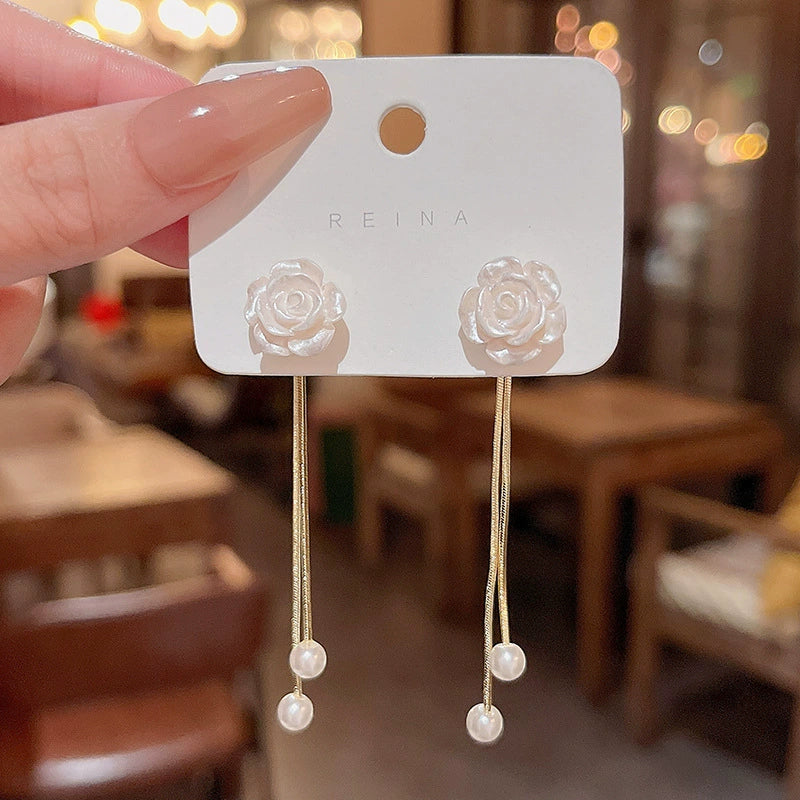 Wholesale Zinc Alloy Flower Tassel Stud Earrings For Women Light Luxury Style Electroplated - Image 2