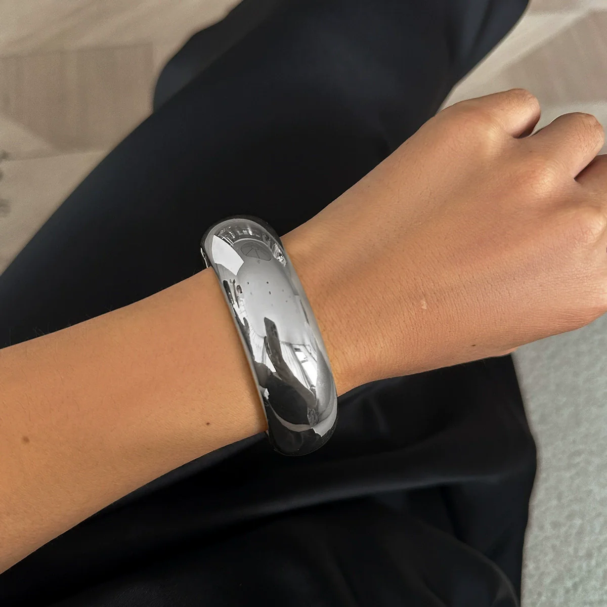 Wholesale Zinc Alloy Geometric Exaggerated Cut Electroplated Open Bracelet - Image 7