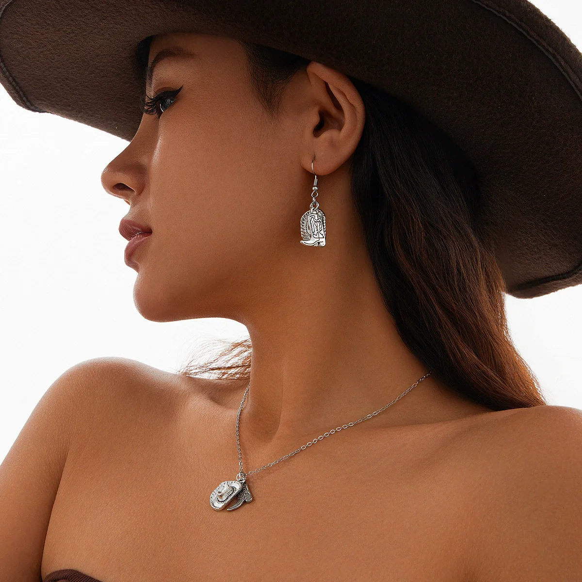 Women Metal Alloy Pendant Regular Chain Necklace Retro Western Style Geometric Pattern Electroplating - Image 2