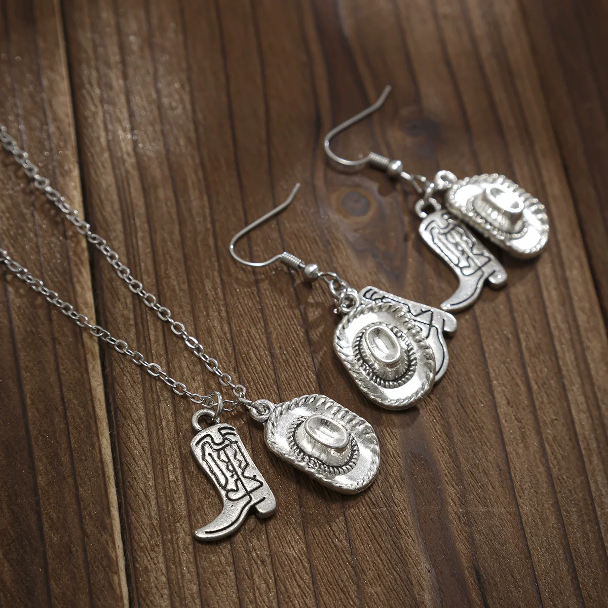 Women Metal Alloy Pendant Regular Chain Necklace Retro Western Style Geometric Pattern Electroplating - Image 4