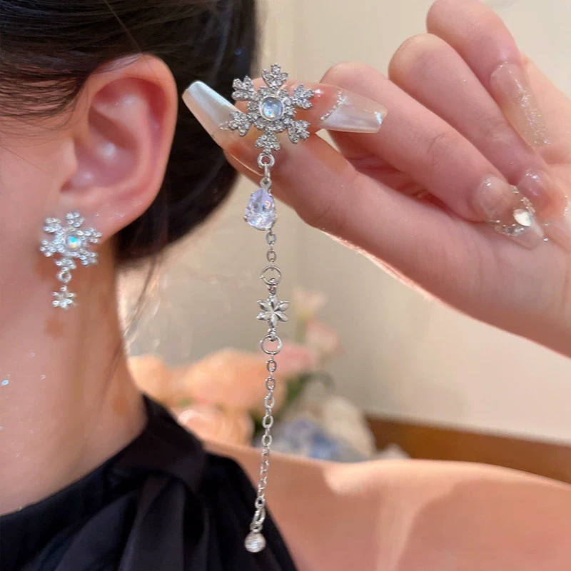 Women's Alloy 925 Silver Electroplated Asymmetric Snowflake Flower Tassel Earrings Light Luxury High End Temperament - Image 3