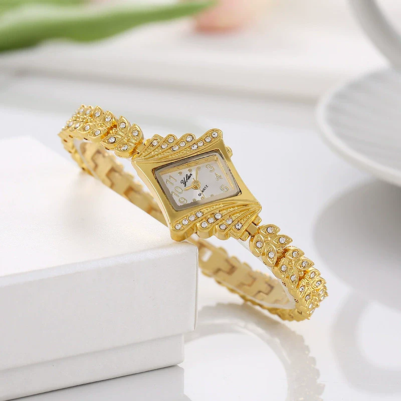 Women's Alloy And Imitation Leather Bracelet Fashion Quartz Watch With Round Dial And Rhinestones