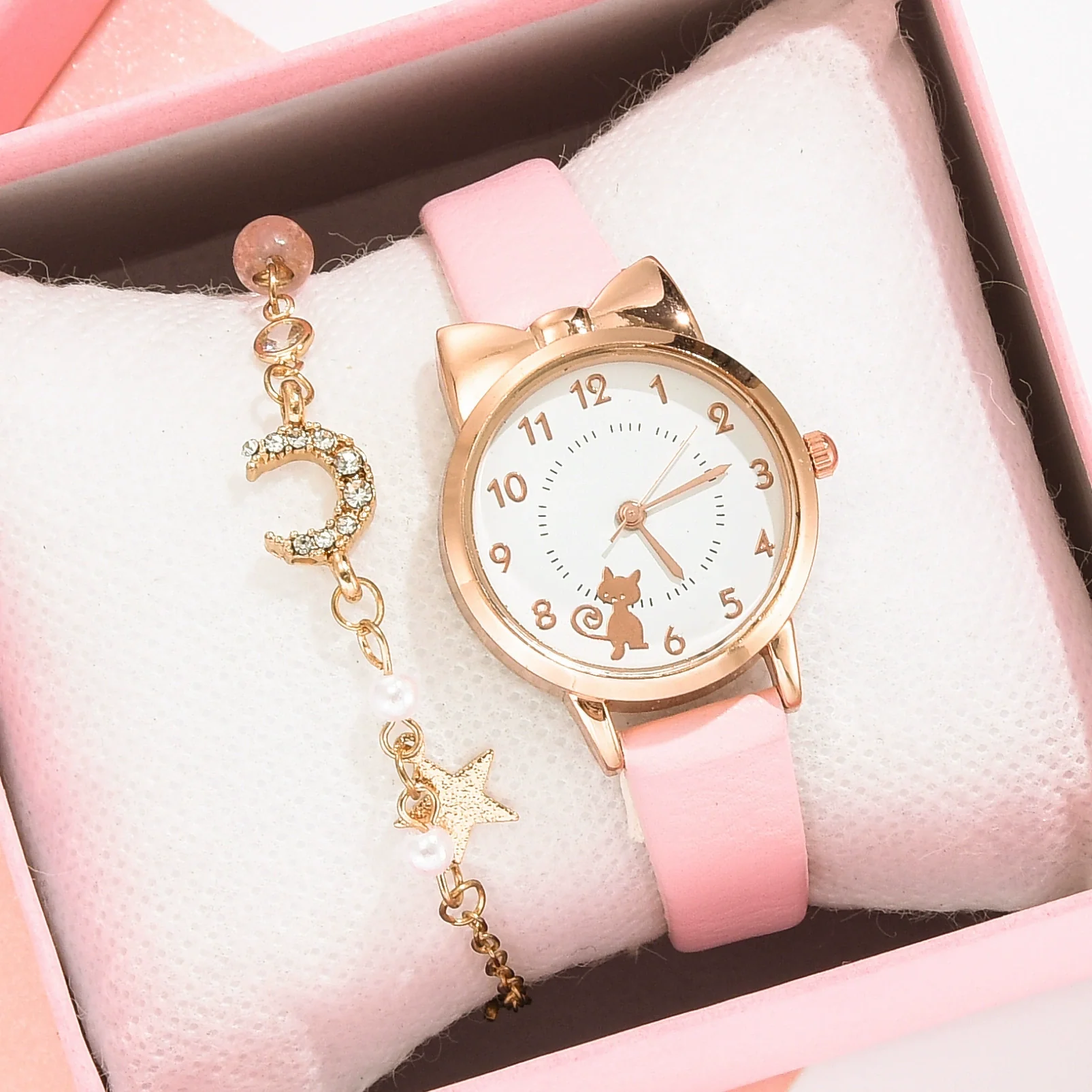 Women's Alloy And Imitation Leather Fresh Cute Cat Quartz Watch With Round Dial And Titanium Buckle