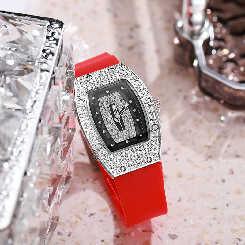 Women's Alloy And Stainless Steel Barrelshaped Diamondencrusted Quartz Fashion Watch - Image 4