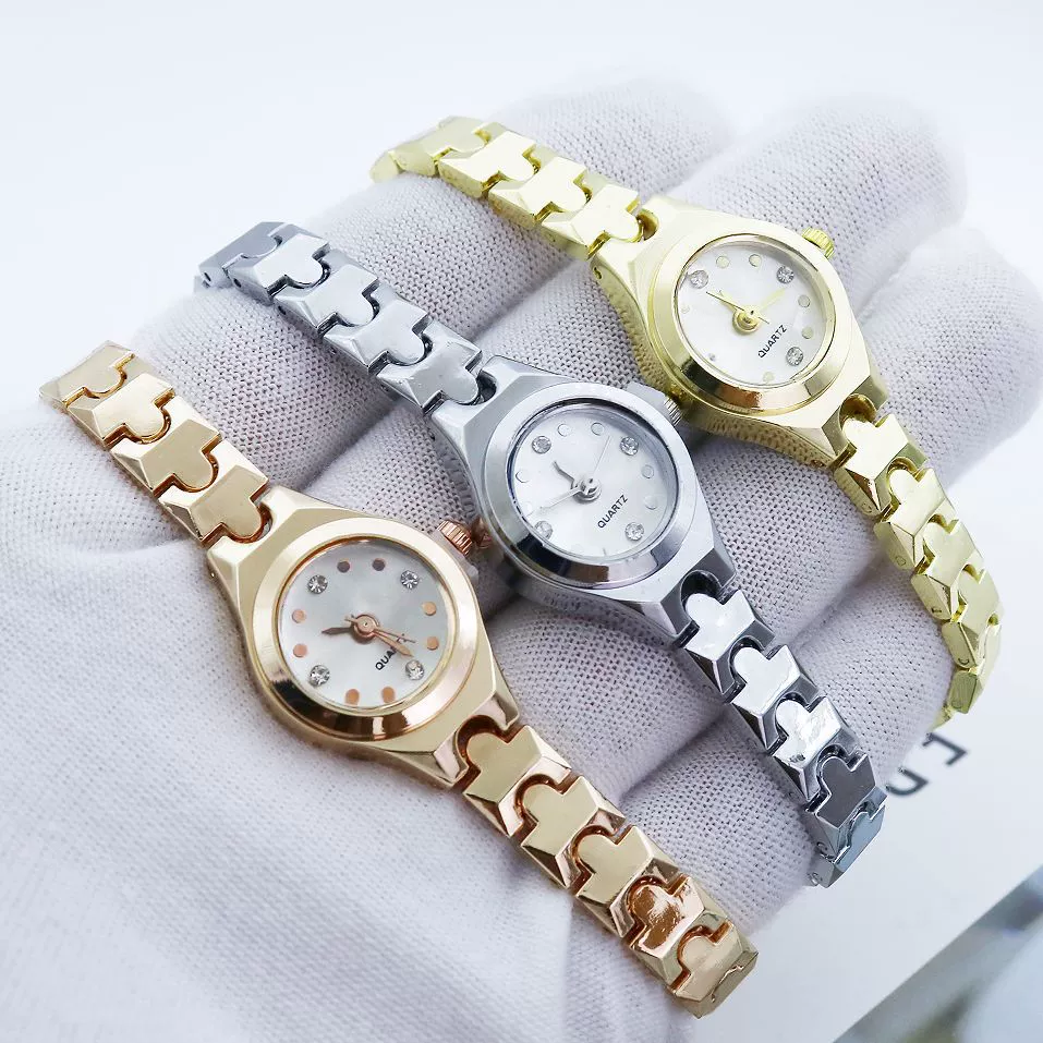 Women's Alloy And Stainless Steel Casual Quartz Watch With Round Dial And Spiral Crown