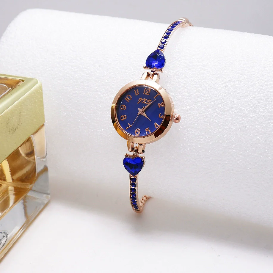 Women's Alloy And Stainless Steel Round Dial Quartz Bracelet Watch Diamondencrusted Leisure Style - Image 2