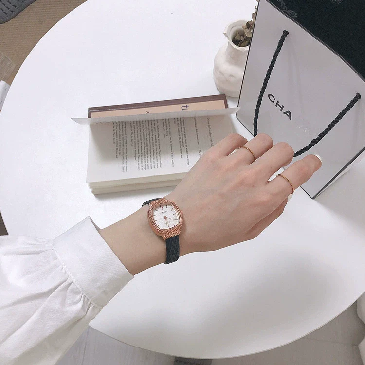 Women's Alloy And Stainless Steel Watch With Round Dial And Pin Buckle Leisure Style - Image 7