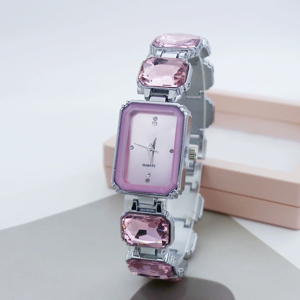 Women's Alloy Bracelet Quartz Watch With Square Dial And Fashion Style