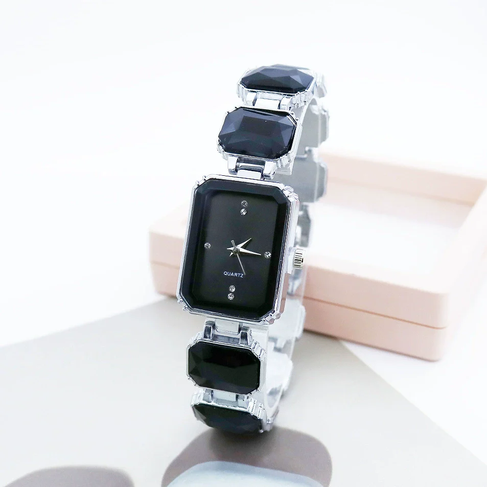 Women's Alloy Bracelet Quartz Watch With Square Dial And Fashion Style - Image 5