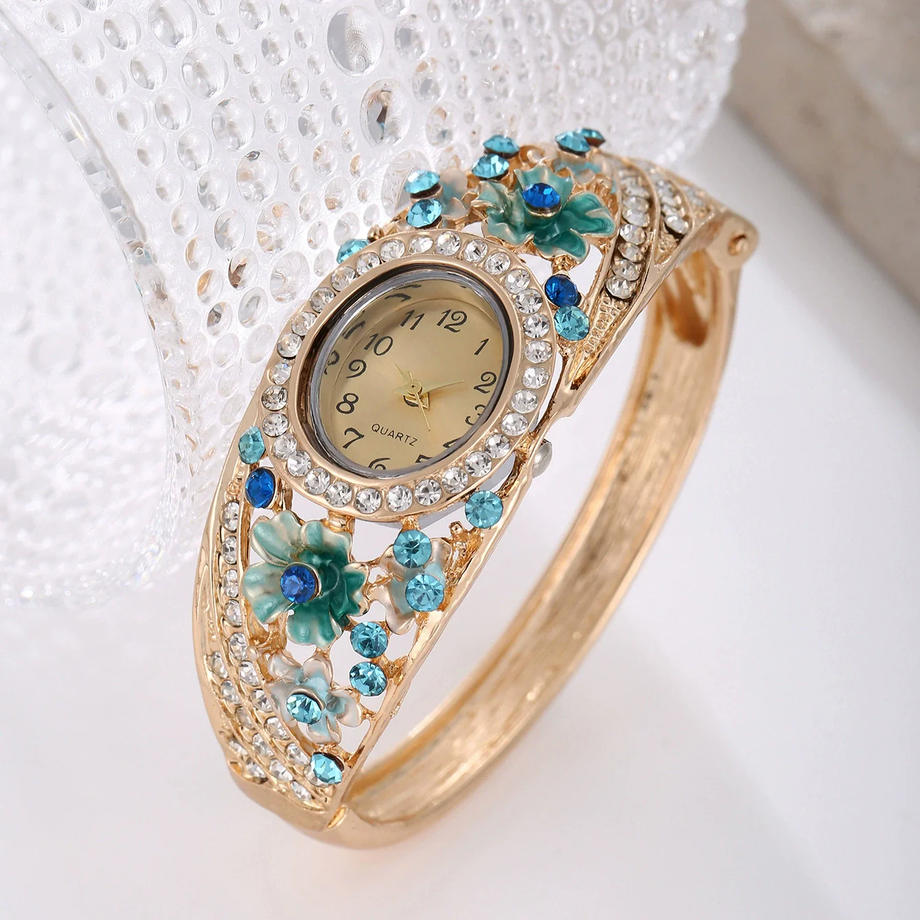 Women's Alloy Bracelet Watch With Decorative Flower And Round Dial Fashion Style - Image 2
