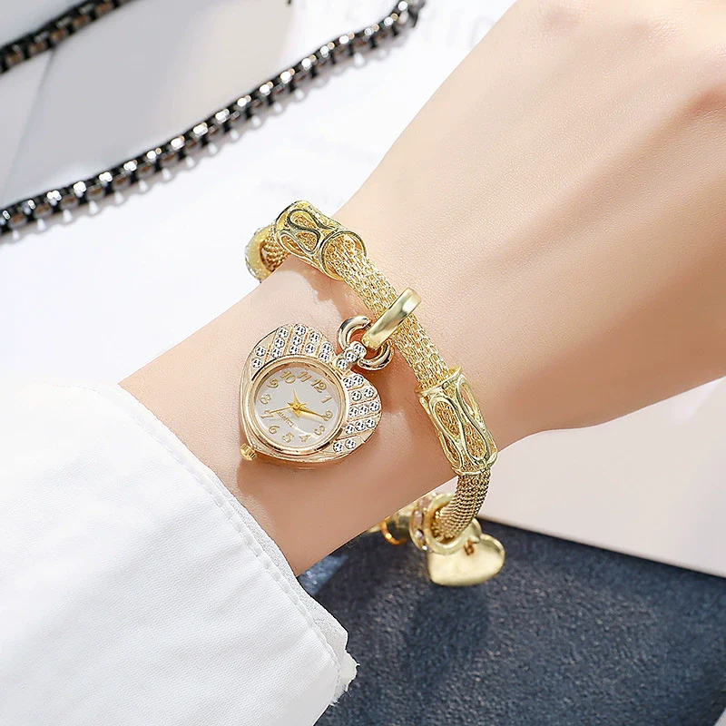 Women's Alloy Bracelet Watch With Heart Shape And Fashionable Style