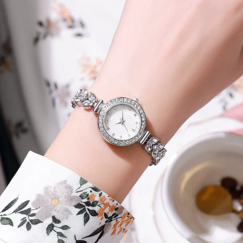 Women's Alloy Bracelet Watch With Stainless Steel Clasp And Round Dial Leisure Style