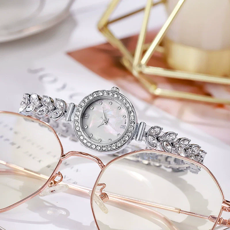 Women's Alloy Bracelet Watch With Stainless Steel Clasp And Round Dial Leisure Style - Image 2