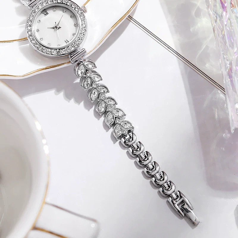 Women's Alloy Bracelet Watch With Stainless Steel Clasp And Round Dial Leisure Style - Image 4