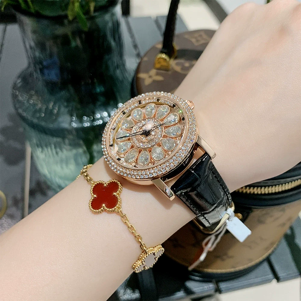 Women's Alloy Case Belt Strap Round Dial Leisure Style Watch - Image 3