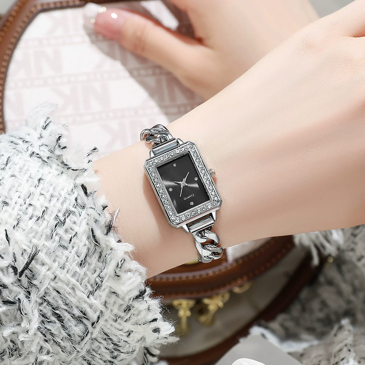 Women's Alloy Case Imitation Leather Strap Square And Round Dial Diamondencrusted Bracelet Watch Simple Retro And Leisure Style - Image 3
