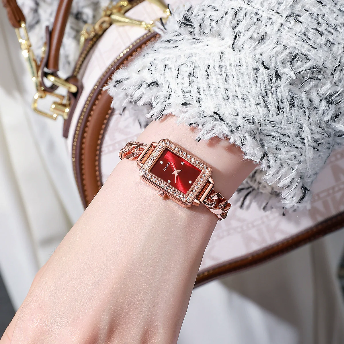 Women's Alloy Case Imitation Leather Strap Square And Round Dial Diamondencrusted Bracelet Watch Simple Retro And Leisure Style - Image 4