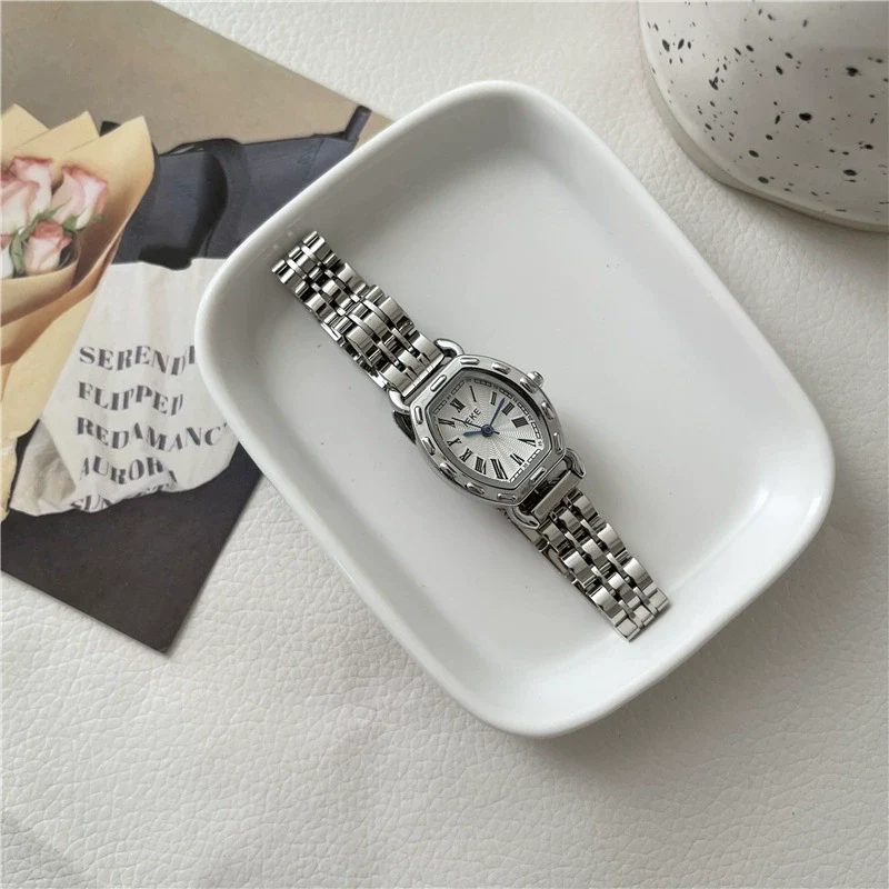 Women's Alloy Case Ordinary Glass Mirror Fashion Barrel Roman Dial Steel Band Bracelet Watch - Image 5