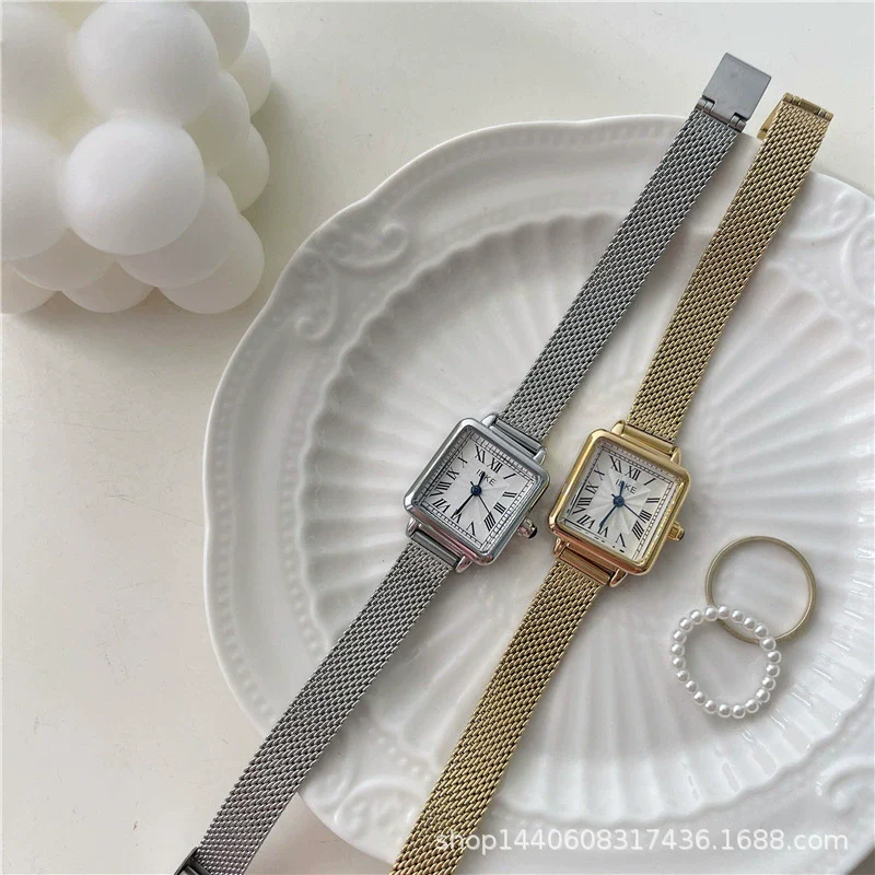 Women's Alloy Case Ordinary Glass Mirror Fashion Simple Small Square Retro Quartz Watch - Image 2