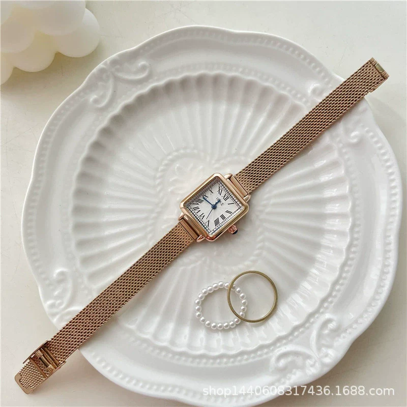 Women's Alloy Case Ordinary Glass Mirror Fashion Simple Small Square Retro Quartz Watch - Image 4
