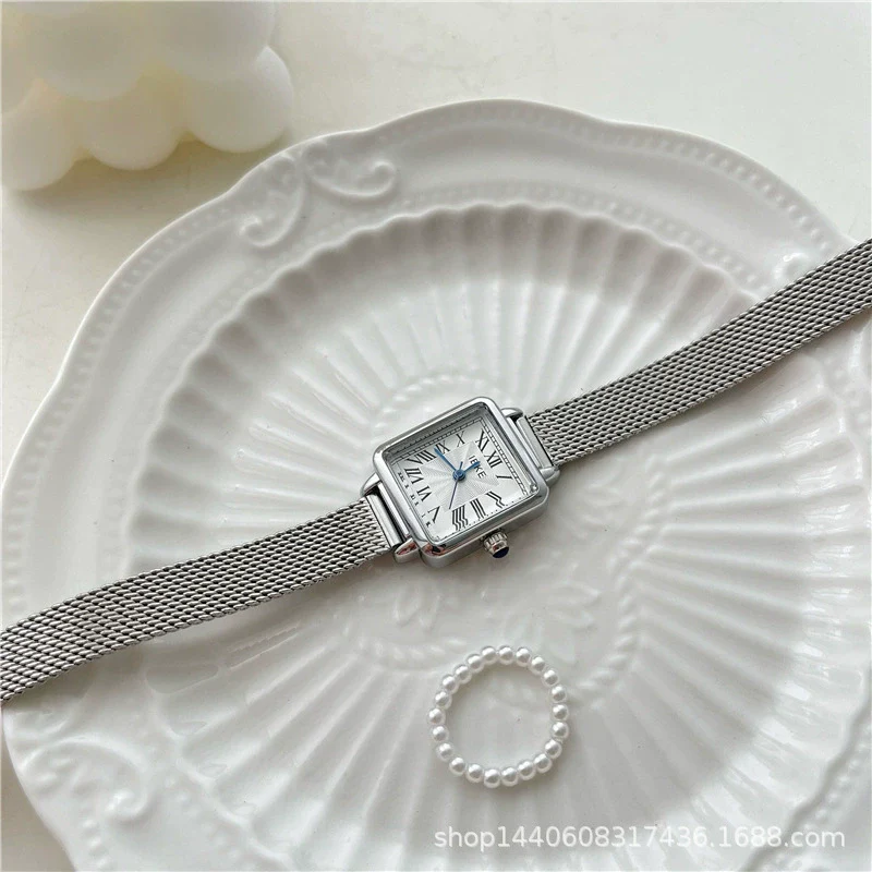 Women's Alloy Case Ordinary Glass Mirror Fashion Simple Small Square Retro Quartz Watch - Image 6