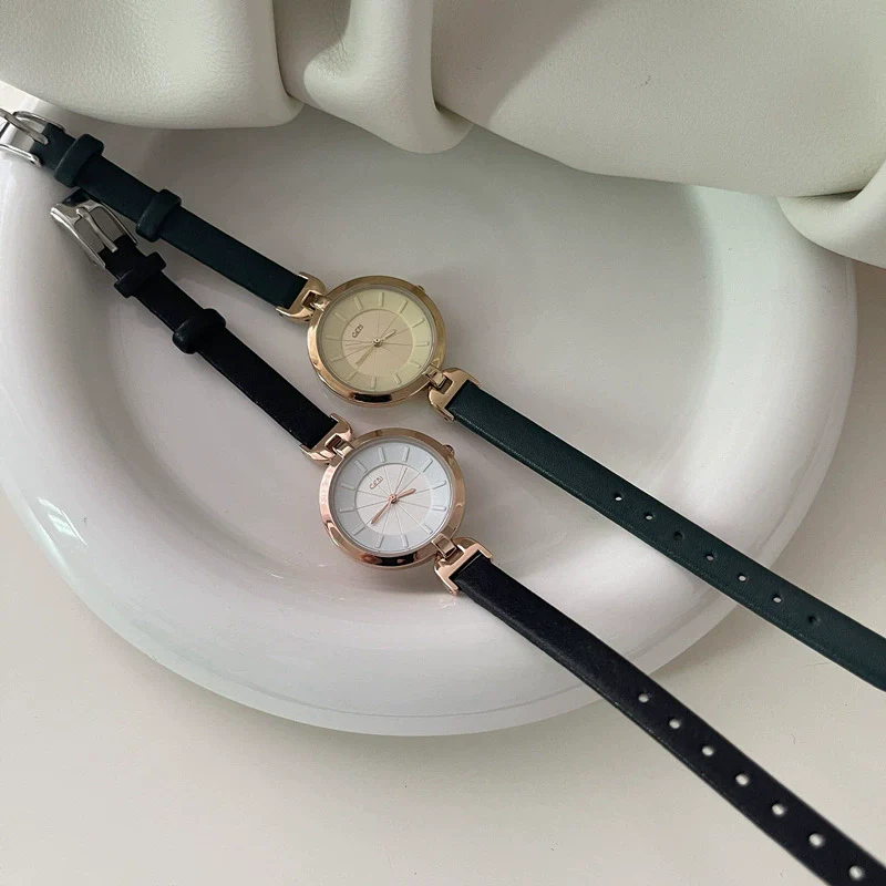 Women's Alloy Case Ordinary Glass Mirror Leisure Style Round Thin Strap Watch