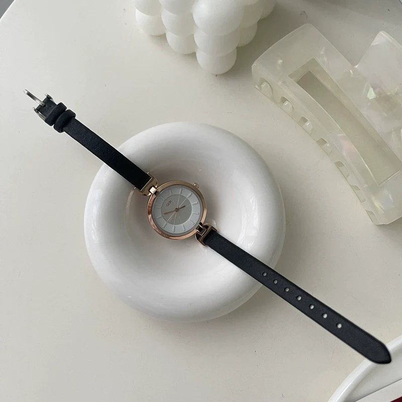Women's Alloy Case Ordinary Glass Mirror Leisure Style Round Thin Strap Watch - Image 5