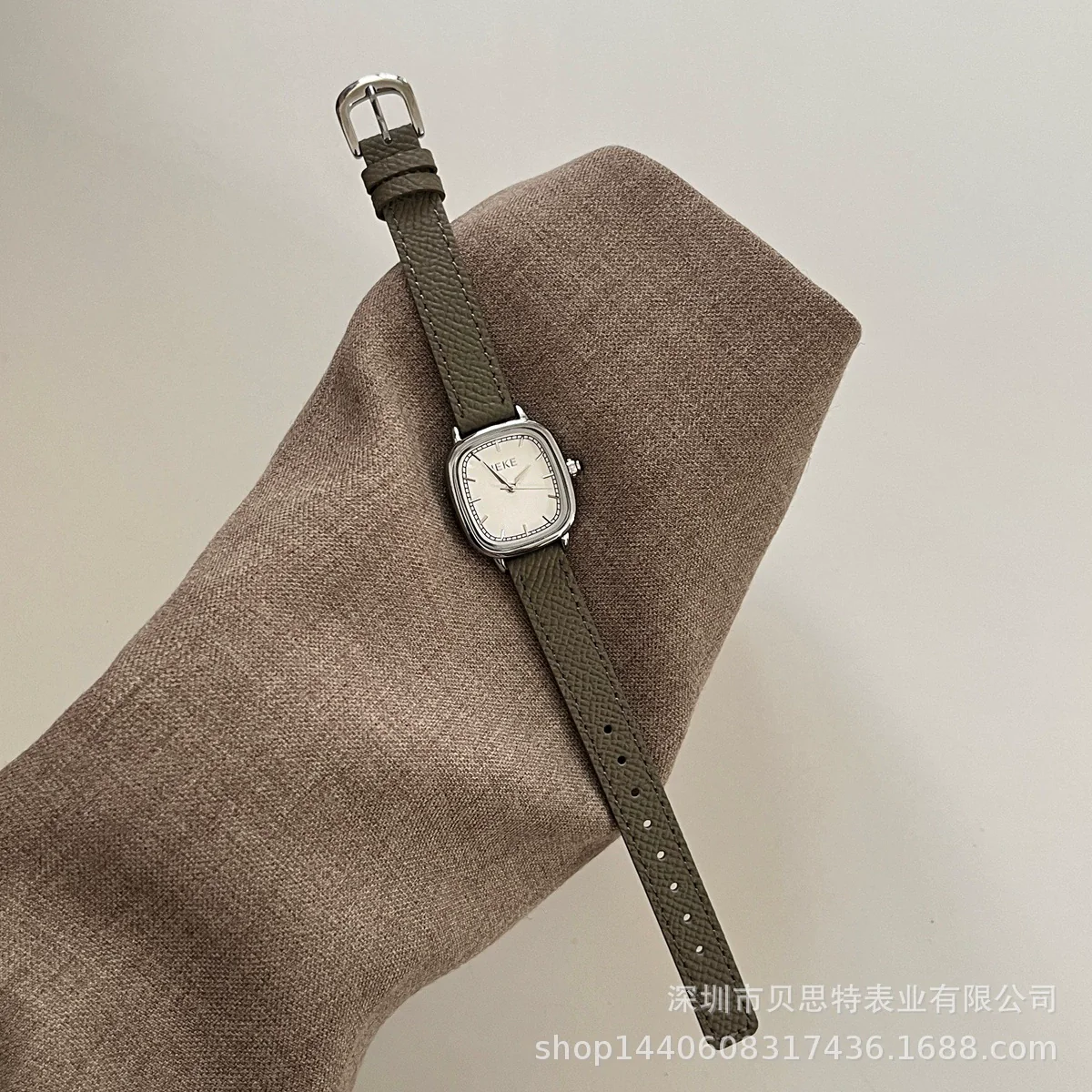 Women's Alloy Case Ordinary Glass Mirror Medieval Style Square Watch - Image 4