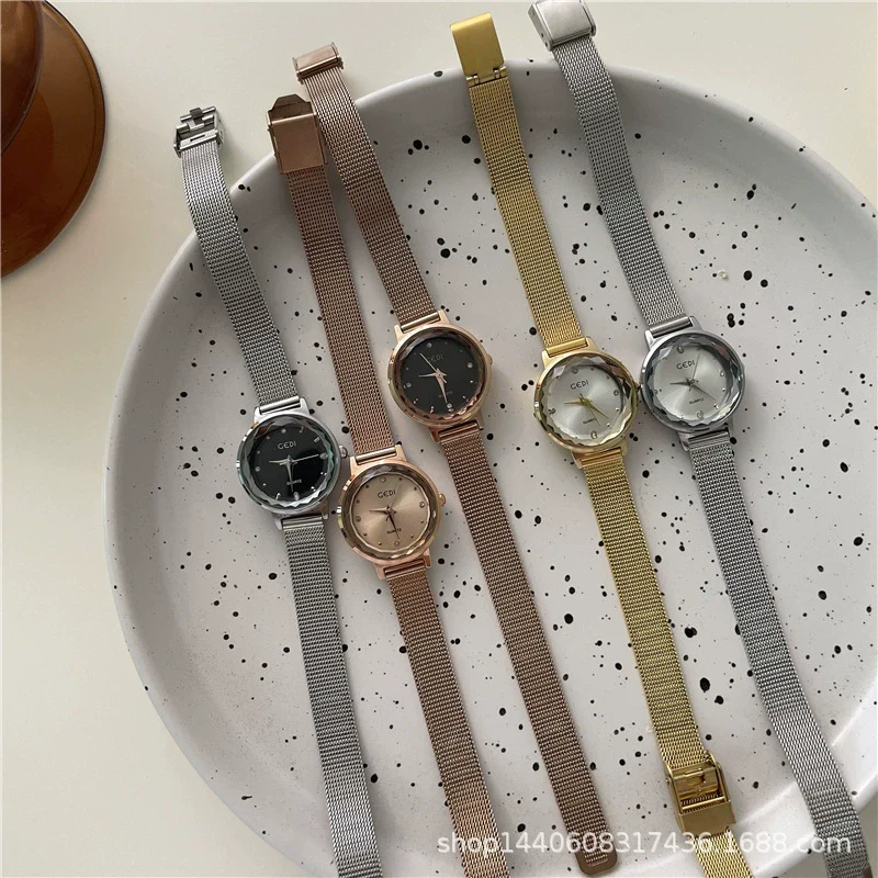 Women's Alloy Case Ordinary Glass Mirror Simple Retro Fashion Watch - Image 2