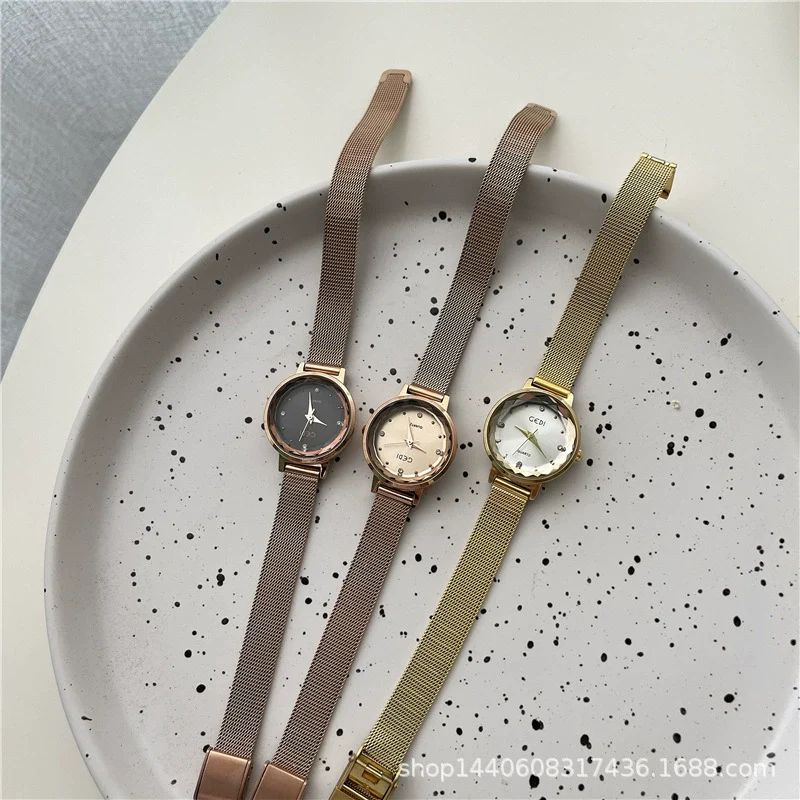 Women's Alloy Case Ordinary Glass Mirror Simple Retro Fashion Watch - Image 3