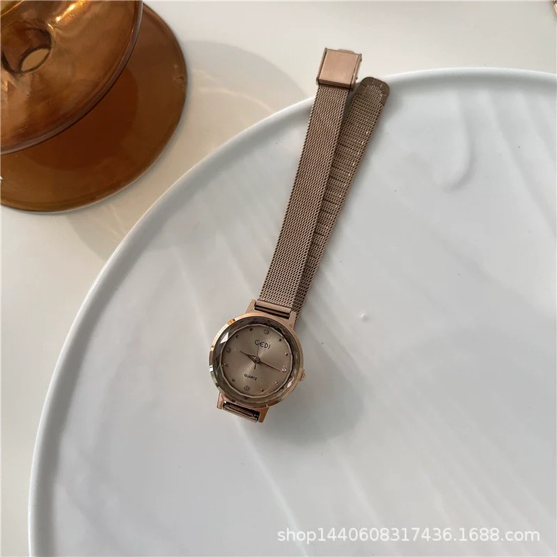 Women's Alloy Case Ordinary Glass Mirror Simple Retro Fashion Watch - Image 5