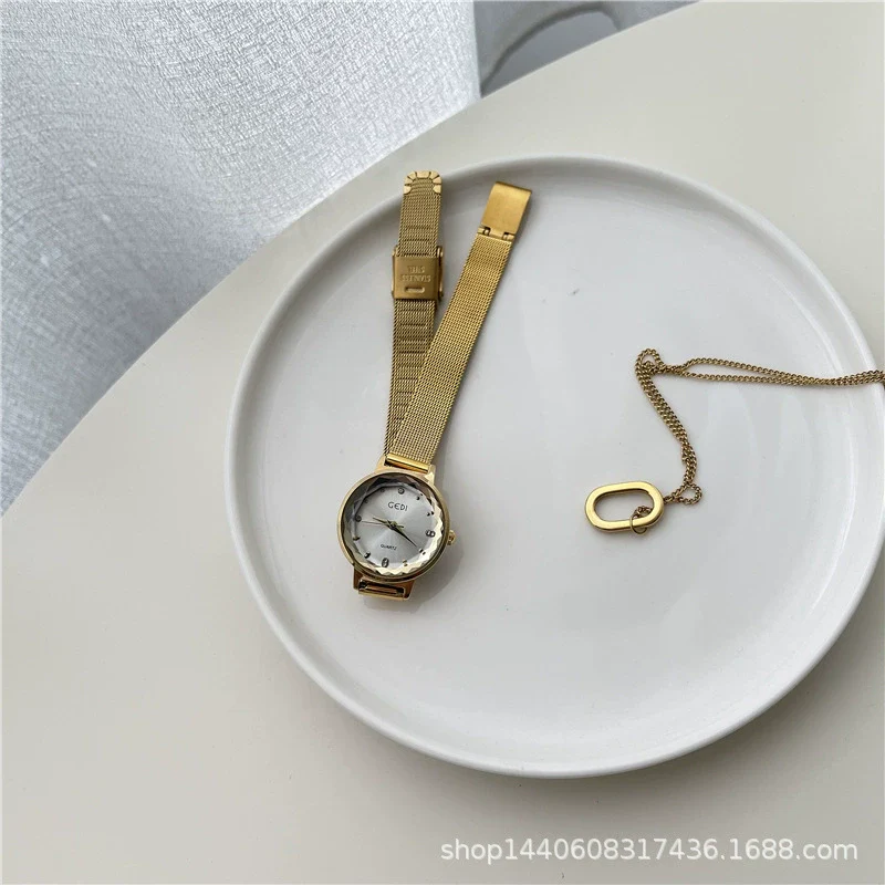 Women's Alloy Case Ordinary Glass Mirror Simple Retro Fashion Watch - Image 7