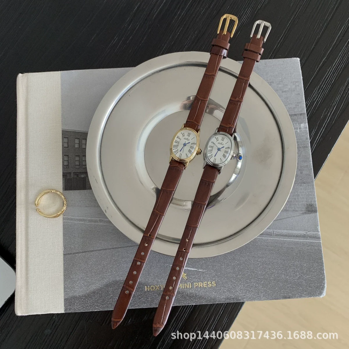 Women's Alloy Case Oval Small Dial Retro Quartz Belt Watch With Ordinary Glass Mirror - Image 4