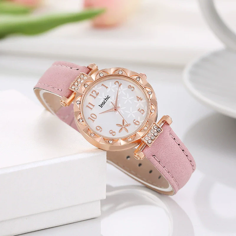 Women's Alloy Case Quartz Belt Watch With Imitation Leather Strap Round Dial Starfish Design Leisure Style