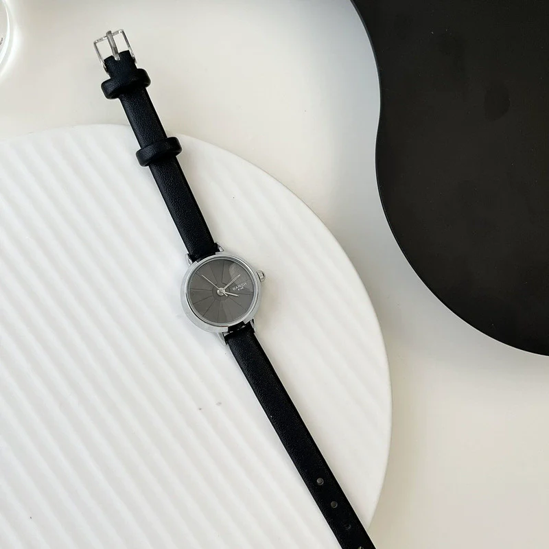 Women's Alloy Case Quartz Watch Round Dial Leisure Style - Image 7