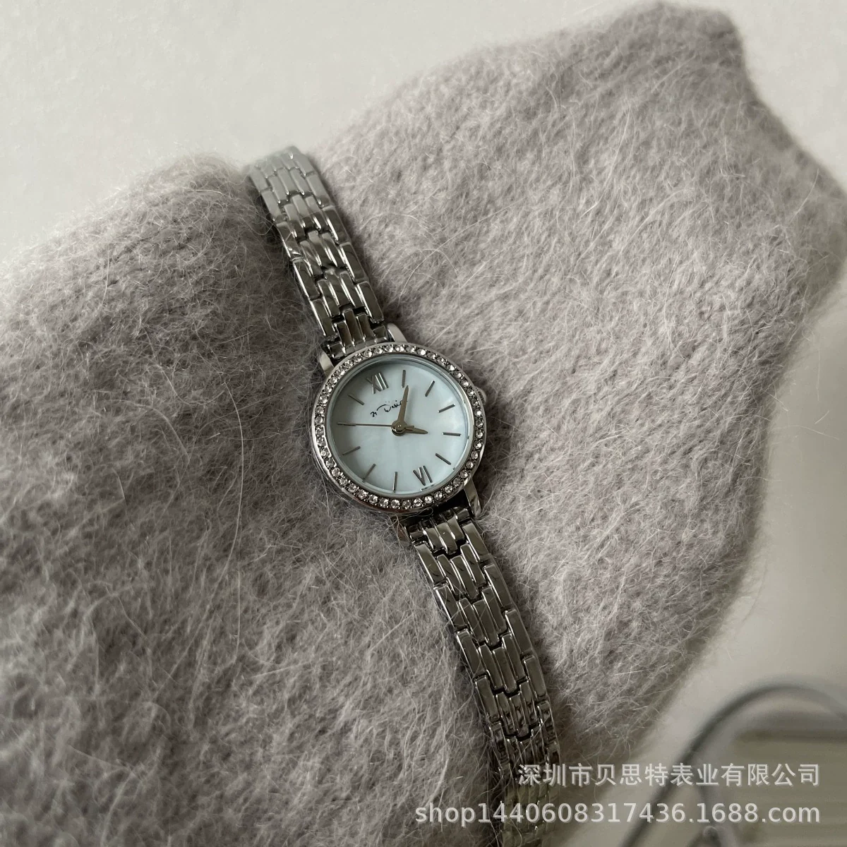Women's Alloy Case Quartz Watch With Blue Fritillary Surface And Fashion Style - Image 6