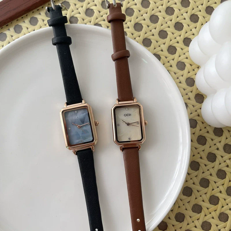 Women's Alloy Case Rectangular Quartz Face Watch With Ordinary Glass Mirror