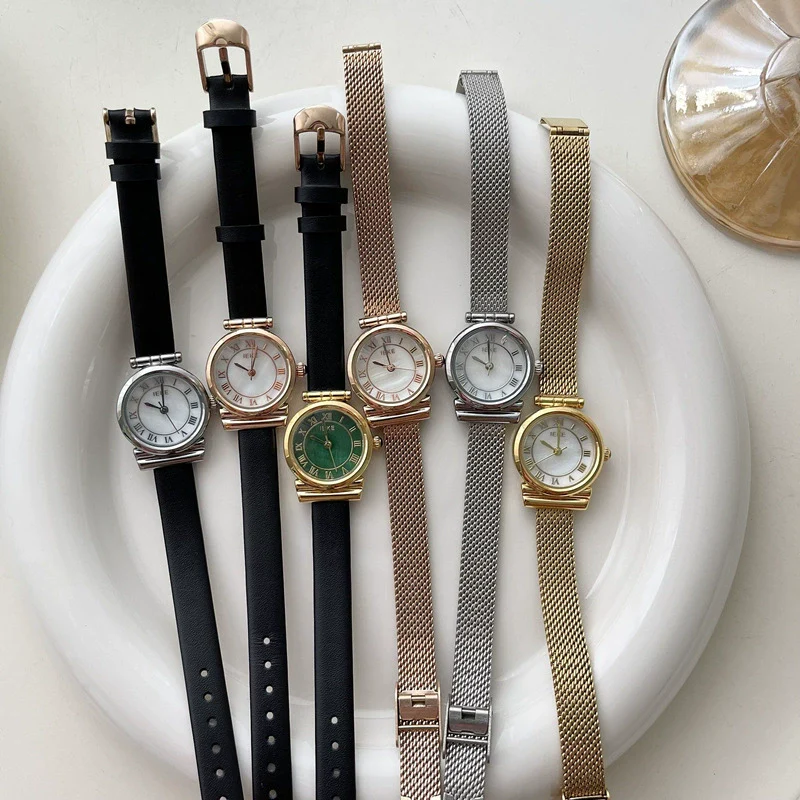 Women's Alloy Case Round Gold Watch