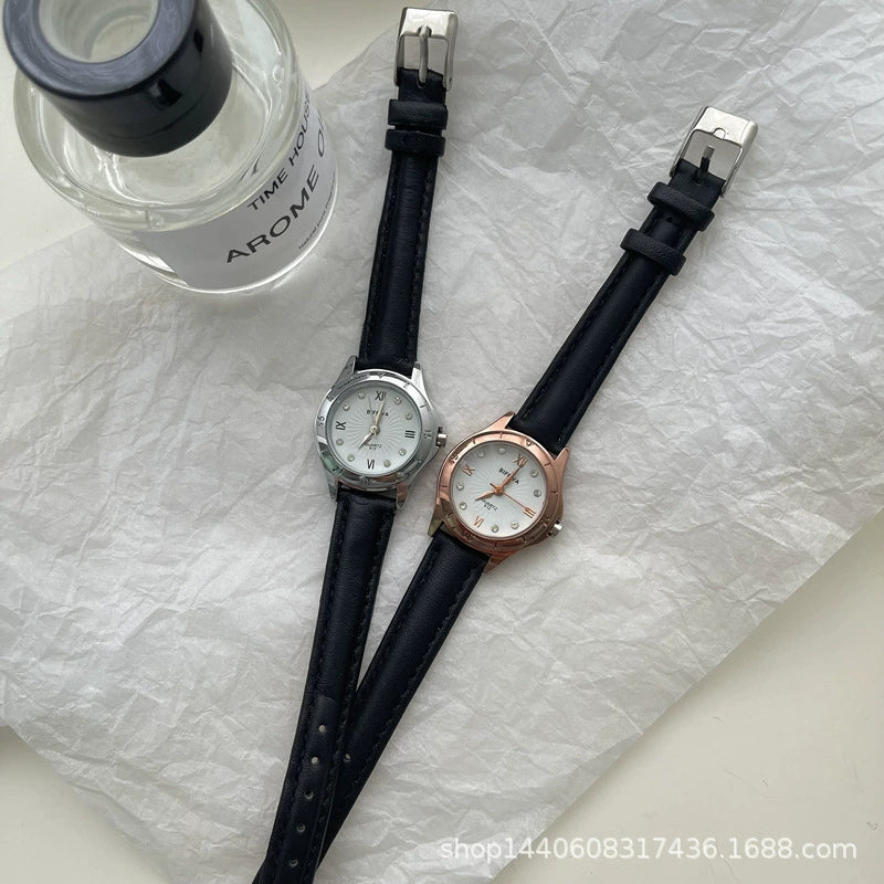 Women's Alloy Case Small Round Vintage Artistic Watch - Image 2