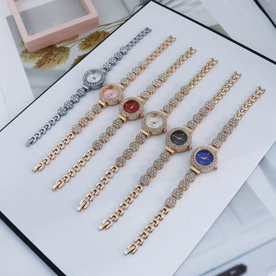 Women's Alloy Casual Quartz Bracelet Watch With Round Dial And Stainless Steel Buckle