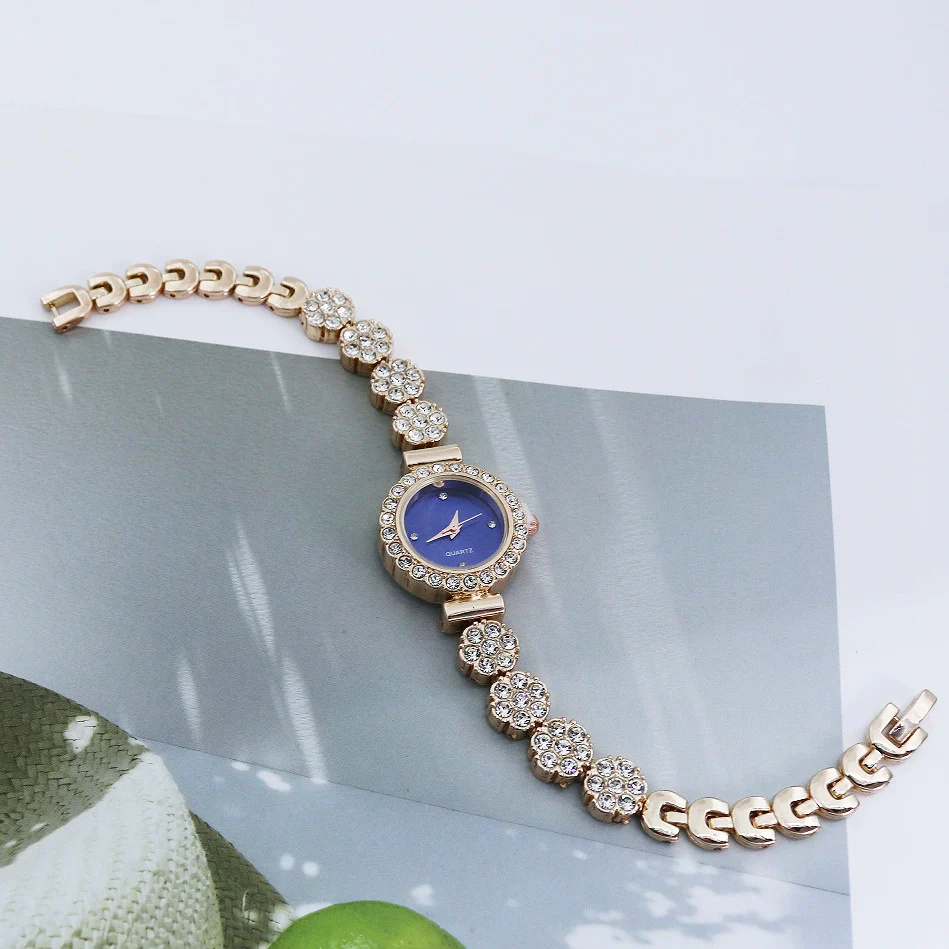Women's Alloy Casual Quartz Bracelet Watch With Round Dial And Stainless Steel Buckle - Image 4