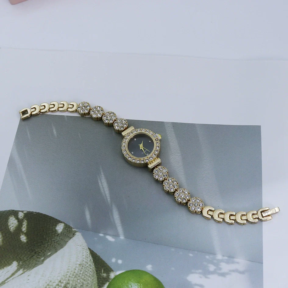 Women's Alloy Casual Quartz Bracelet Watch With Round Dial And Stainless Steel Buckle - Image 8