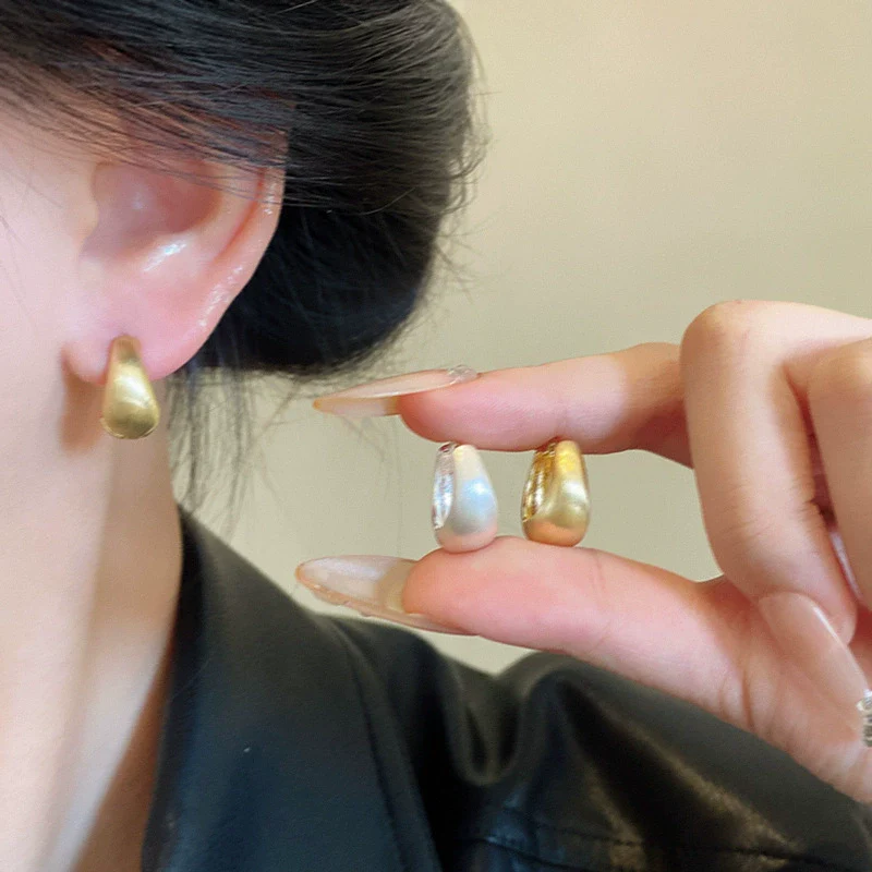 Women's Alloy Copper Geometric Oval Hoop Earrings Matte Brushed Electroplating Design - Image 4